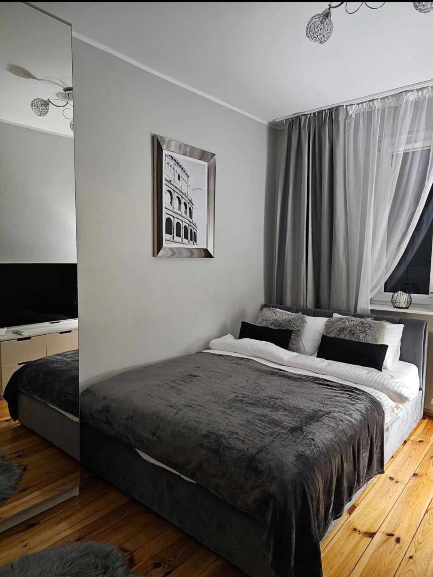 Apartment In Zyrardow 10Min To Suntago Exterior foto